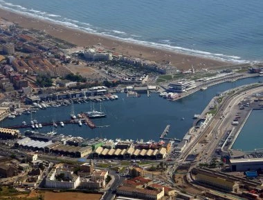 Ισπανία: Έφθαse στο λιμάνι της Βαλένθια το Aquarius της γερμανικής ΜΚΟ με τους παράνομους μετανάστες